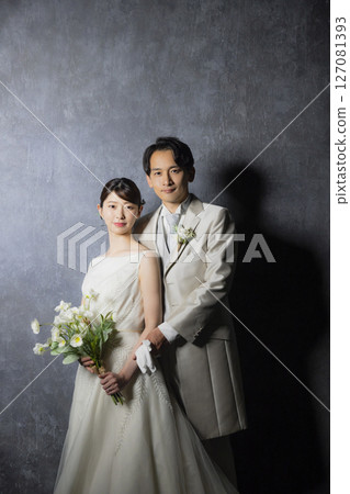 Couple in wedding dresses 127081393
