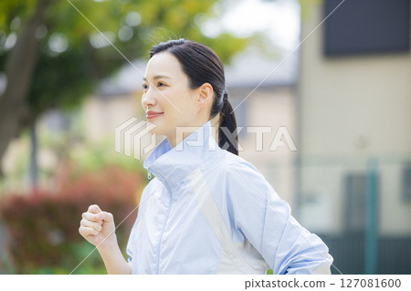 跑步的女人 127081600