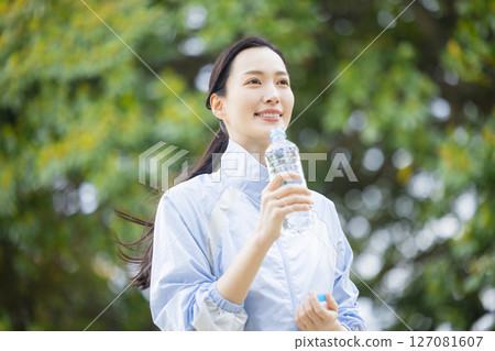 跑步的女人 127081607