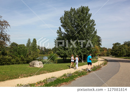 Bois de Boulogne, Paris, France Bois de Boulogne, Paris, France 127081814