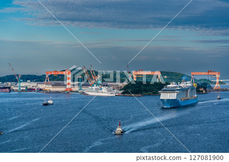 Cruise ship arriving at Nagasaki Port (Spectrum of the Seas) from Megami Ohashi Bridge [Nagasaki City] 127081900