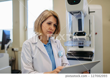 Female doctor preparing for breast screening exam 127082093