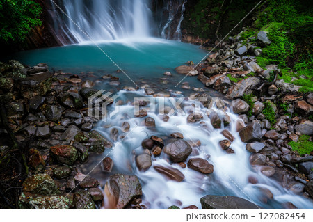 新綠色的丸尾瀑布[鹿兒島縣霧島市] 127082454