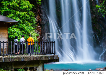 Maruo Falls with fresh greenery [Kirishima City, Kagoshima Prefecture] 127082460