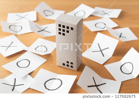 Buildings, Circles and Crosses, Condominium Management Association, Real Estate 127082675