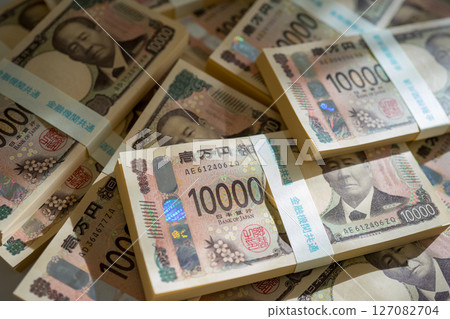 Many stacks of 10,000 yen bills Many stacks of 10,000 yen bills 127082704
