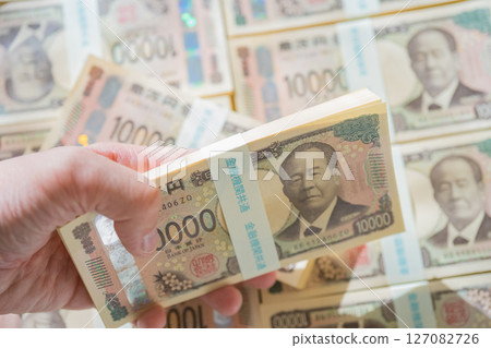 man's hand with a wad 127082726