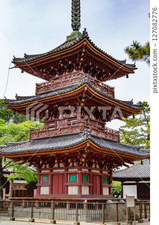 The three-story pagoda of Todasan Kakurinji Temple in Kakogawa City, Hyogo Prefecture The three-story pagoda of Todasan Kakurinji Temple in Kakogawa City, Hyogo Prefecture 127082776