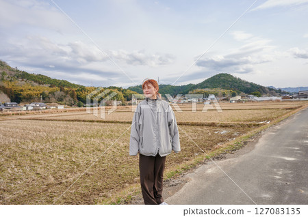 凝視遠方的自然女人 凝視遠方的自然女人 127083135