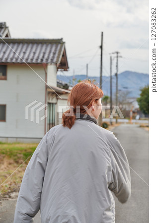 Woman gazing into the distance in nature 127083262
