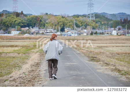 Woman gazing into the distance in nature 127083272
