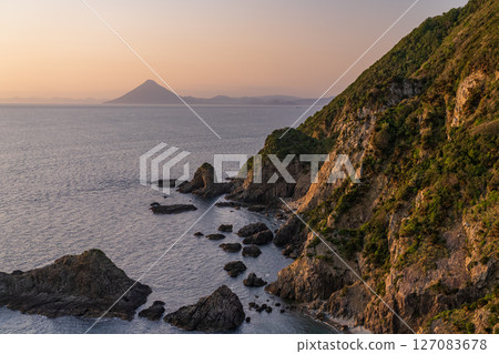 《鹿兒島縣》佐多岬展望台：從大陸最南端眺望 127083678