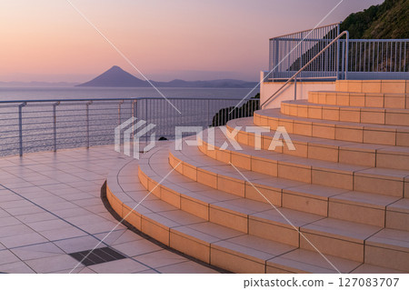 《鹿兒島縣》佐多岬展望台：從大陸最南端眺望 127083707