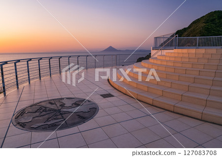 《鹿兒島縣》佐多岬展望台：從大陸最南端眺望 127083708