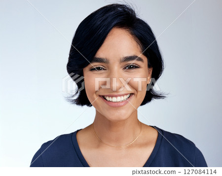 A woman looking at the camera with a smile 127084114