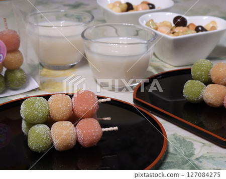 Hinamatsuri (Three-colored rice dumplings, Hina arare, Amazake) Hinamatsuri (Three-colored rice dumplings, Hina arare, Amazake) 127084275