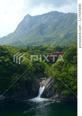 Toroki Falls and Mt. Mochomu, Yakushima Toroki Falls and Mt. Mochomu, Yakushima 127084896