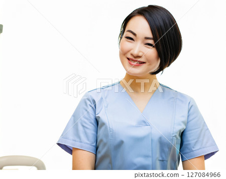 在醫院工作的年輕女子 在醫院工作的年輕女子 127084966