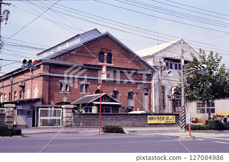 廣島電鐵總部原子彈爆炸後受損的建築物（1992年拍攝，廣島市中區） 127084986