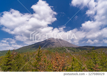 Arimura Lava Observatory overlooking Sakurajima, Kagoshima Prefecture 127086029