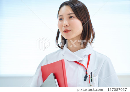 白色的一位女士 白色的一位女士 127087037