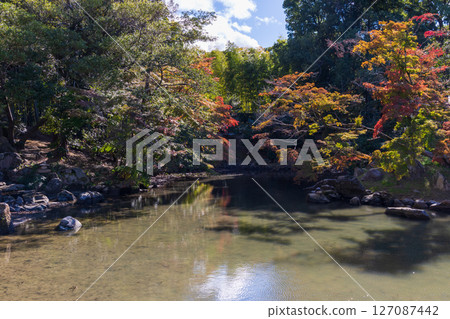 岡山縣岡山市的秋天,日本三大名園,後樂園的紅葉 岡山縣岡山市的秋天,日本三大名園,後樂園的紅葉 127087442