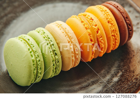 6 macaroons 127088276