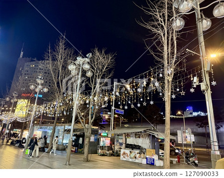 Jangchundan-ro Dongdaemun night view Jangchundan-ro Dongdaemun night view 127090033