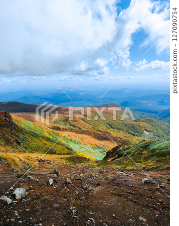 秋季攀登栗駒山（栗駒山～益嶽山：岩鏡平方向的景色） 127090754