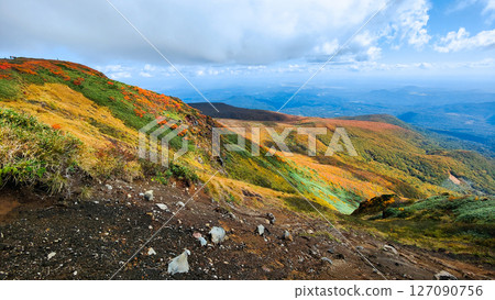 秋季攀登栗駒山（栗駒山～益嶽山：岩鏡平方向的景色） 127090756