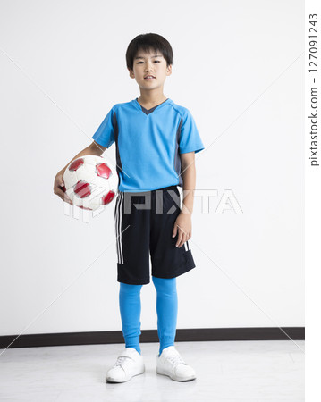 有足球的一個男孩 127091243