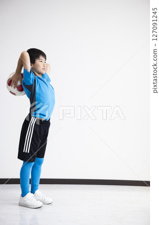 有足球的一個男孩 127091245