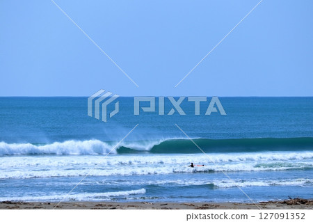 Waves crashing on Irino Beach in early summer (Kuroshio Town, Kochi Prefecture) Waves crashing on Irino Beach in early summer (Kuroshio Town, Kochi Prefecture) 127091352