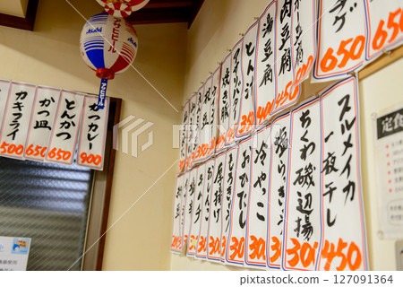 熱門餐廳的菜單標誌、內部裝潢、菜單和菜單 熱門餐廳的菜單標誌、內部裝潢、菜單和菜單 127091364