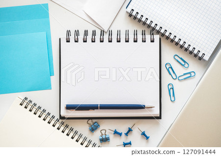 Blank notepad page for congratulatory inscriptions. Day light 127091444