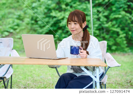 戶外烤肉露營高級女性電腦 127091474