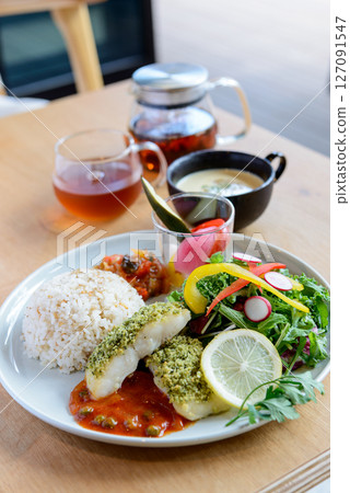 One plate lunch 127091547