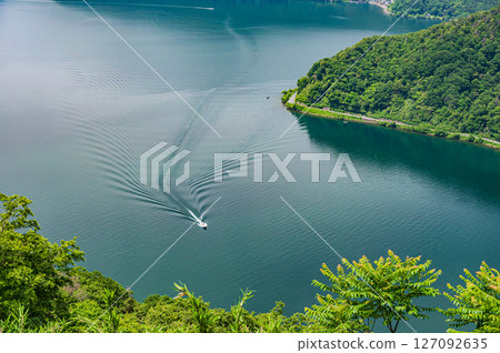 從滋賀縣長濱市志津嶽山頂眺望琵琶湖 127092635