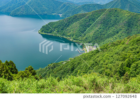 從滋賀縣長濱市志津嶽山頂眺望琵琶湖 127092648