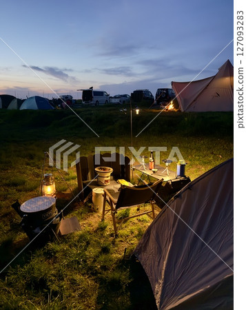 Bonfire at the campsite 127093283