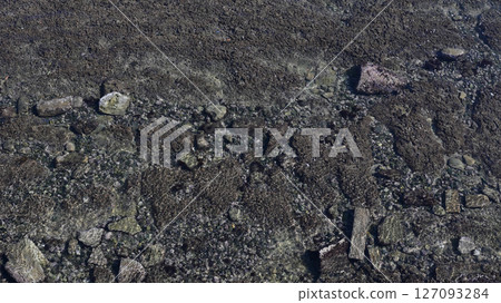 Shallow rocks 127093284