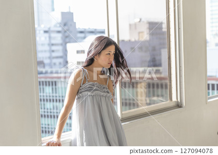 一個女人回頭看 一個女人回頭看 127094078