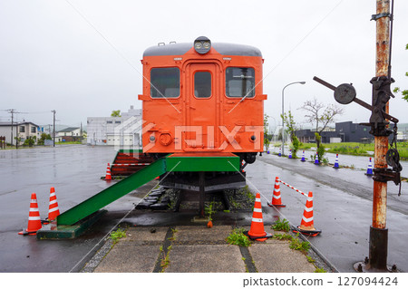 Kiha 22 diesel railcar at Nigiwai Square (Shimokawa Town, rainy weather) 127094424