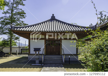 四國88所寺廟中第48所：愛媛郡松山市西林寺、阿彌陀堂 127095112