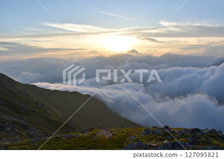 A sea of clouds and the morning sun seen from Kitadake Sanso 127095821