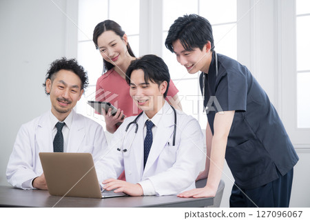 Doctors holding meetings to share information, discuss issues, and make other arrangements in a bright medical office or hospital. 127096067