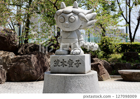Stone statue of Ibaraki Doji, Ibaraki City 127098009
