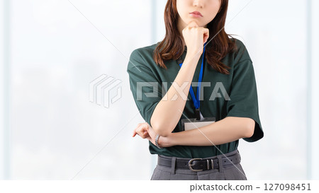 年輕女性/女商人的思考 年輕女性/女商人的思考 127098451