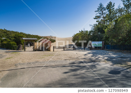 A view of Hamaoka Sand Dunes in Omaezaki City (Shizuoka Prefecture) A view of Hamaoka Sand Dunes in Omaezaki City (Shizuoka Prefecture) 127098949