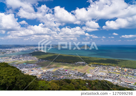 《佐賀縣》從鏡山展望台眺望的唐津灣的廣闊海景 127099298